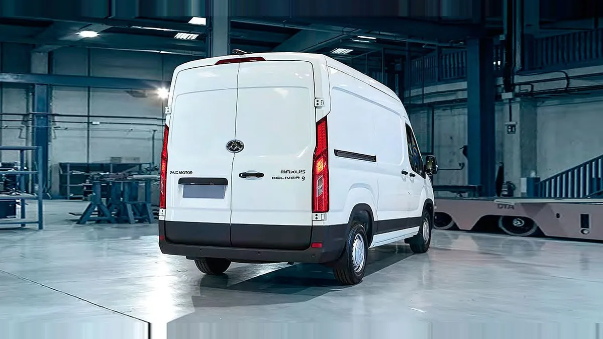 Maxus Deliver 9 Furgón 2.0D L3H2 150 (MERCANCÍAS TERCEROS) en renting para particulares — Delantera