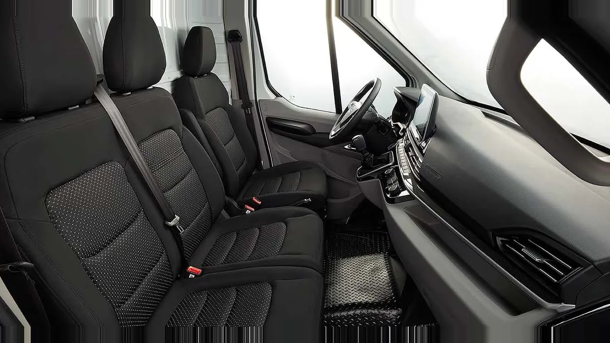 Maxus Deliver 9 Furgón 2.0D L3H2 150 (MERCANCÍAS TERCEROS) en renting para particulares — vista 6