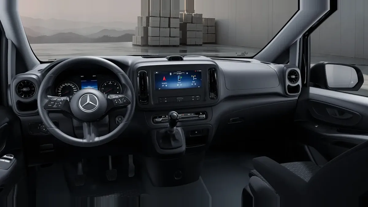 Mercedes-Benz Vito 110CDI 75kW Furgón Pro Larga en renting para particulares — Delantera