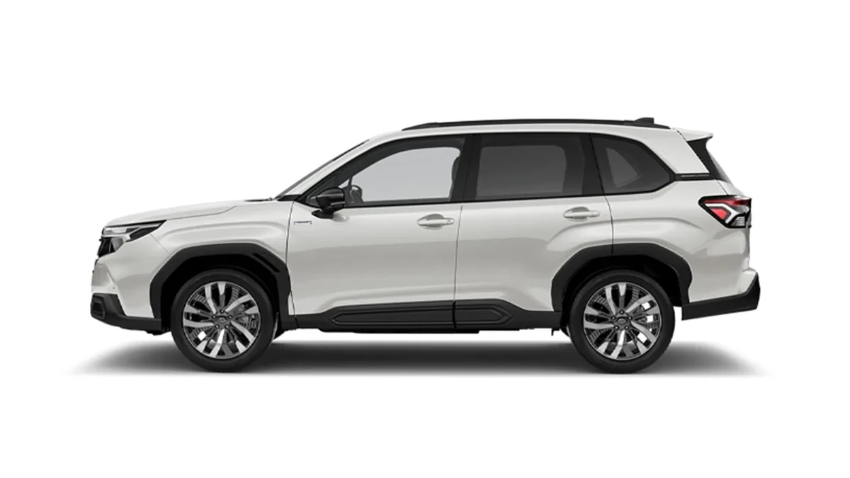 Subaru Forester 2.0i Hybrid Field CVT en renting para particulares — Trasera
